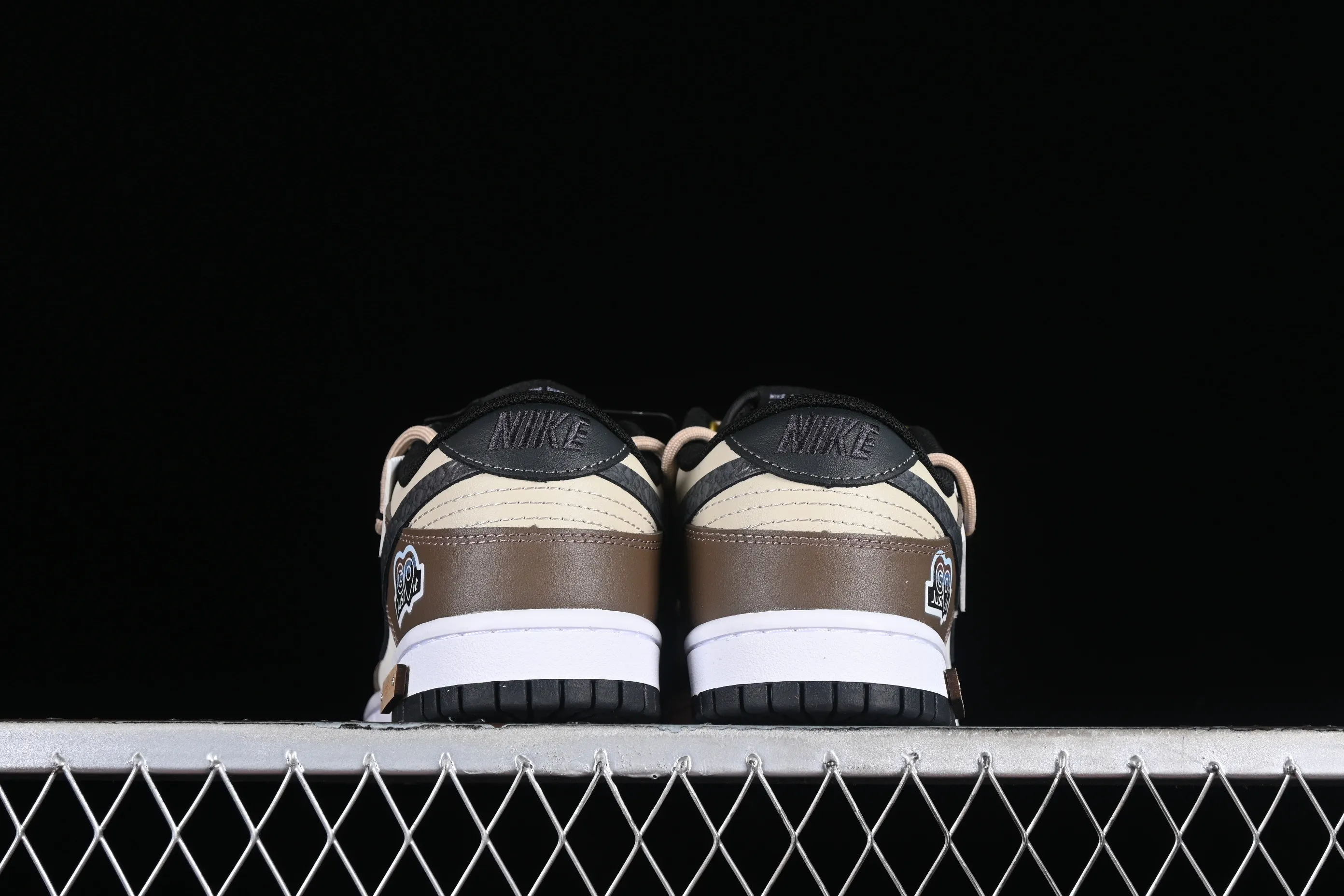 All Categories Nk SB Dunk Series Nk SB Dunk Low Low-top Sneakers Nk Dunk Low Panda Prank Jungle Crossing Overcoming Troubles Black Mamba Snake Print SB Strap Low-top Casual Sneakers DV0831-002